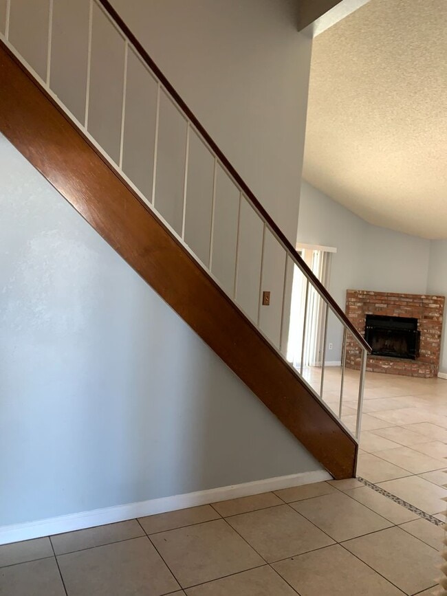 Building Photo - 4525 Trumbull Dr