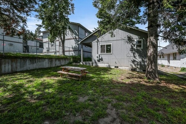 Building Photo - Modern Updates Meet Classic Charm in This ...