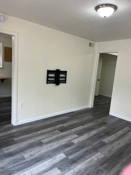 LR left wall with TV mount - 1931 33rd St