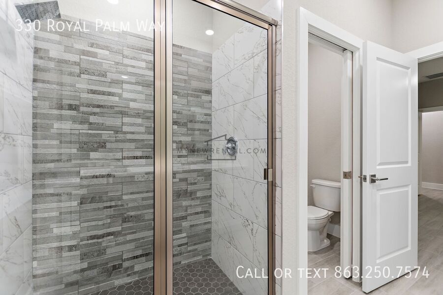 Building Photo - 330 Royal Palm Wy