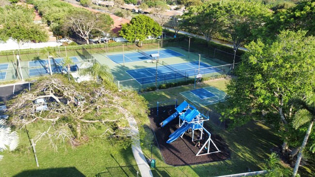 Building Photo - 8705 Vía Giula