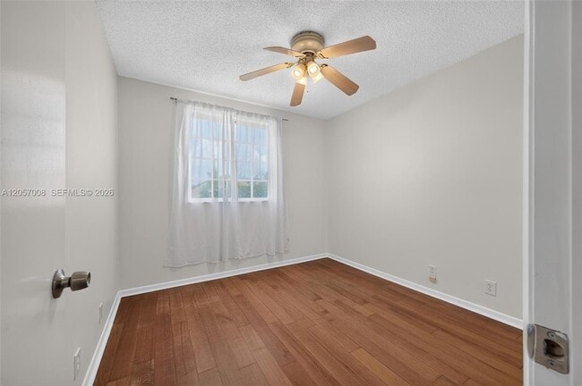 Building Photo - 498 Cambridge Ln