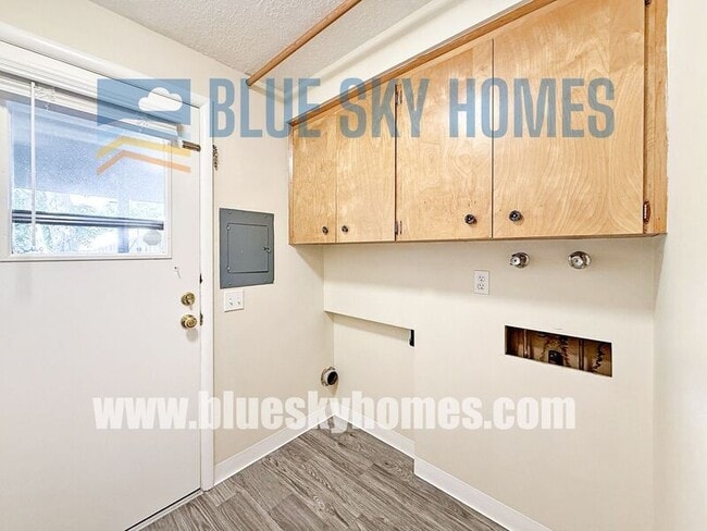 Building Photo - 1623 S Joyce St