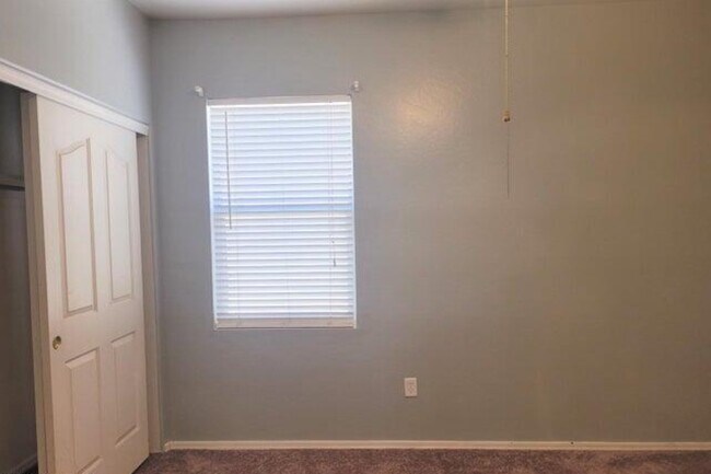 Building Photo - 2964 S Valle Verde