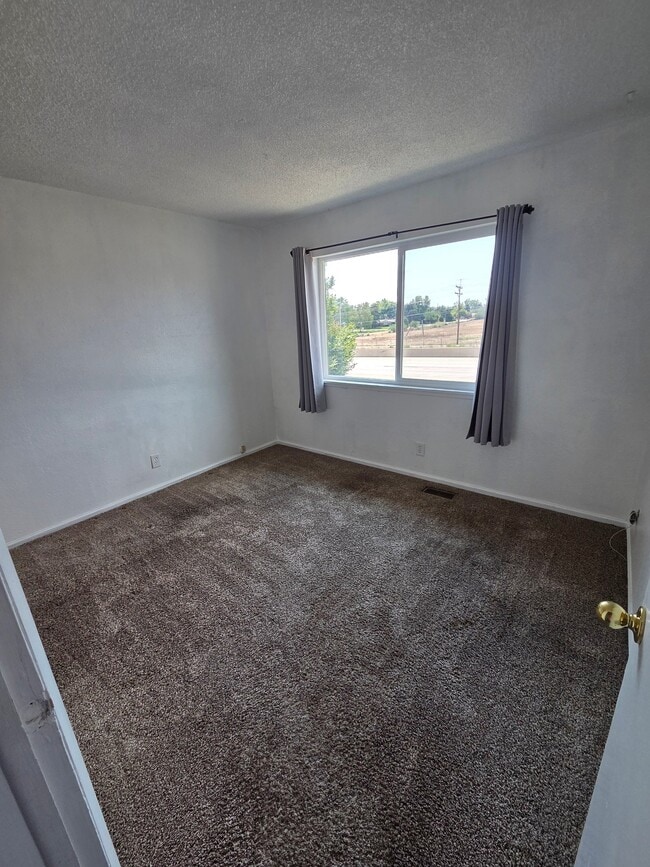 Building Photo - 3354 S Flower St