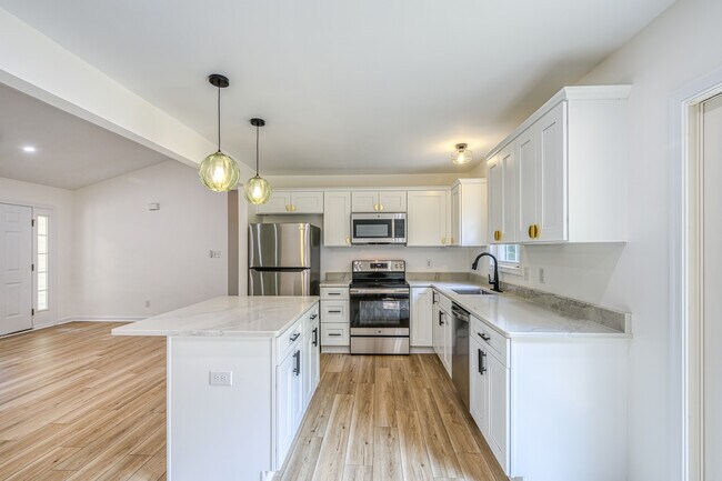 Building Photo - 2416 Horseshoe Bend Dr