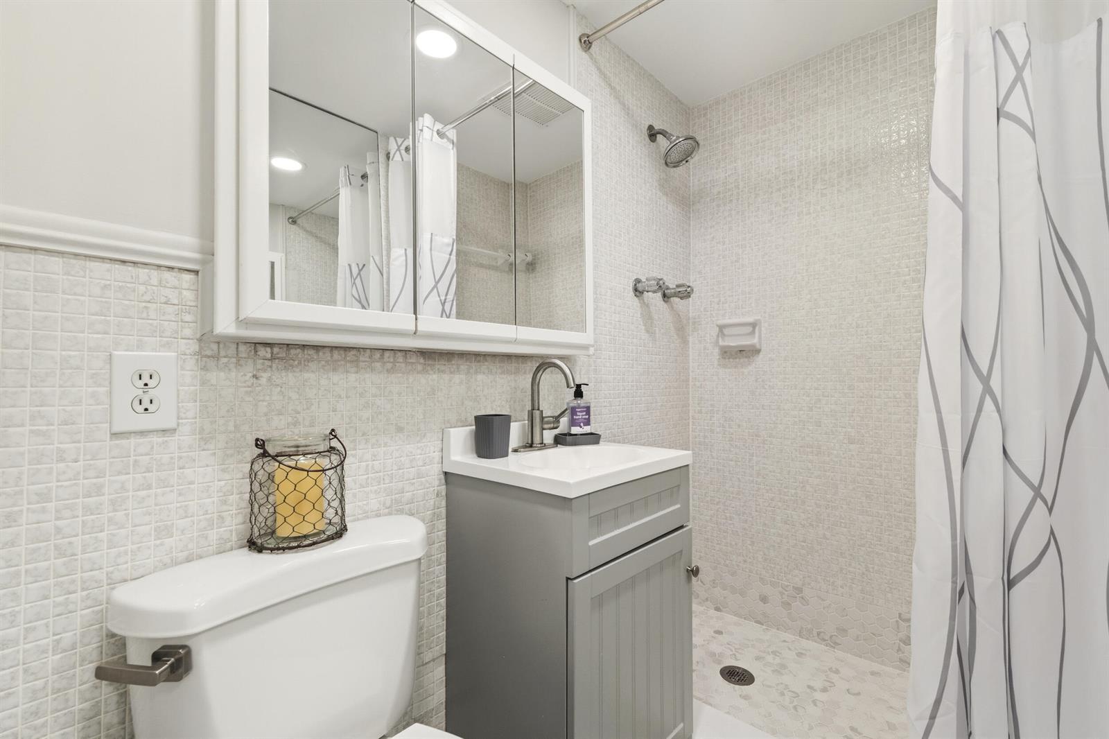 Building Photo - 68 Yacht Club Dr