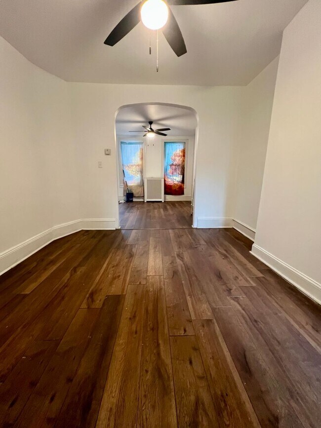 Building Photo - Stunning 3-Bedroom Townhome in Carroll Park! Available NOW!