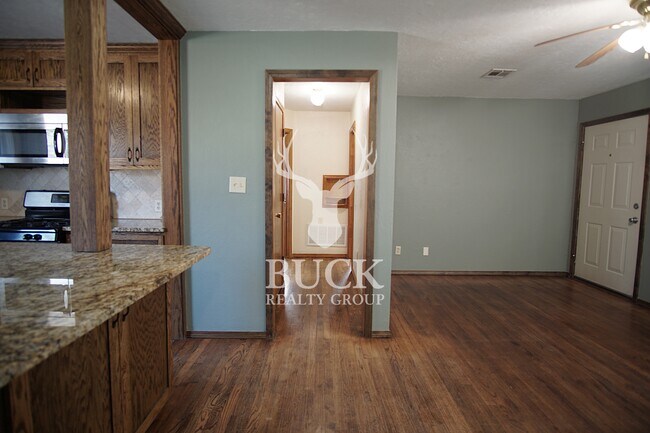 Building Photo - 9312 Mahler Pl