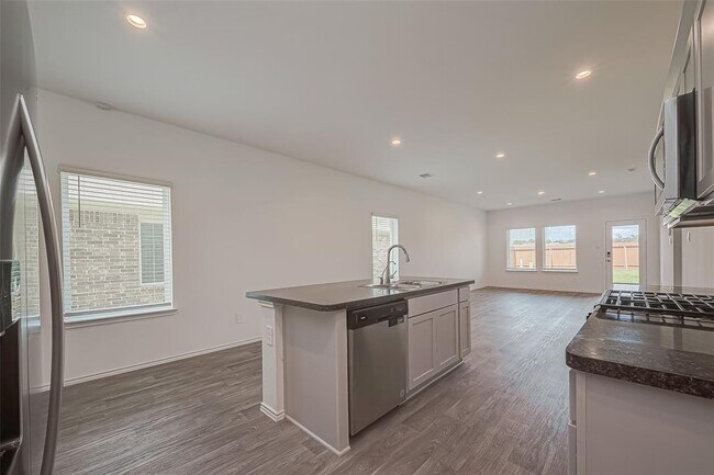 Building Photo - 24330 Elmwood Falls Dr