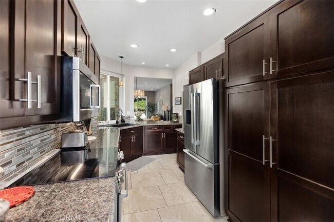Building Photo - 12 Dauphin