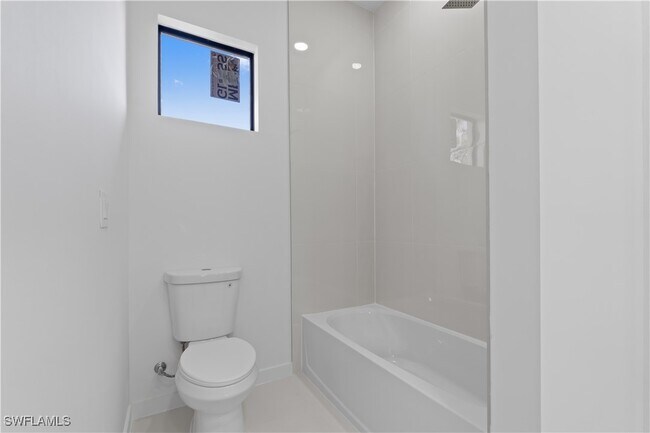 Building Photo - 3808 10th St SW