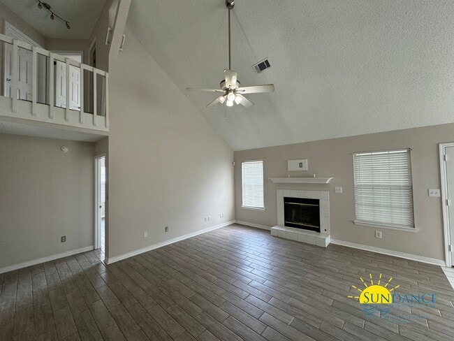 Building Photo - Charming 4-Bedroom Home in Parkwood Place, Bluewater Bay - Cul-de-Sac!