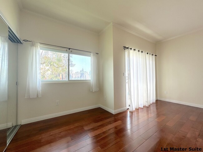 Building Photo - Spacious 3-Bedroom Condo for Rent in UTC –...