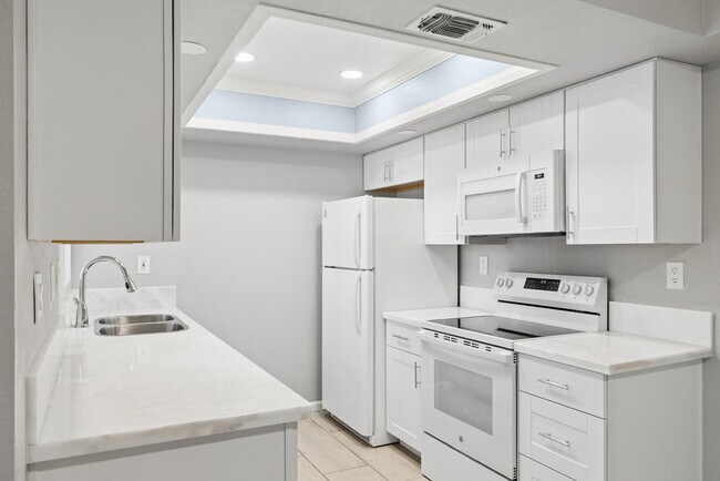 Building Photo - 6480 N 82nd St