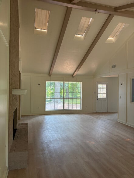 Building Photo - 1111 Irish Dr