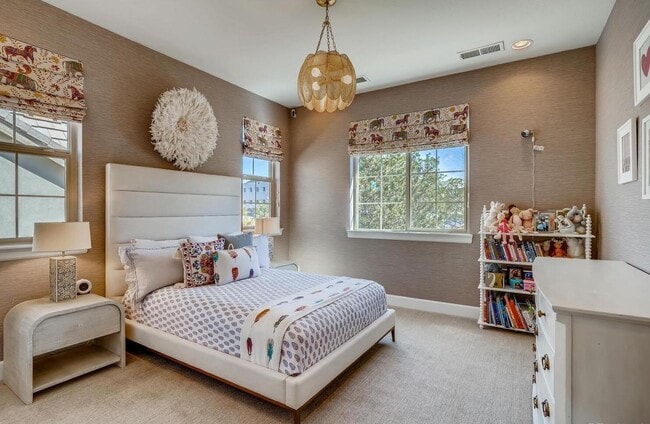 Building Photo - Executive & Modern 5BR/4BA Luxury Home. MO...