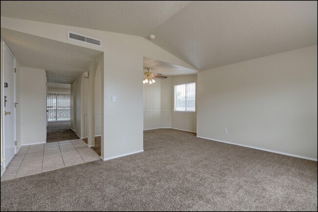 Building Photo - 4109 Roxbury Dr