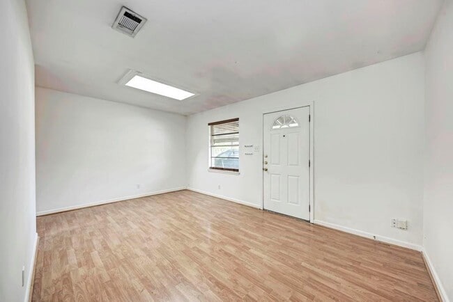 Building Photo - 1805 Mohle Dr