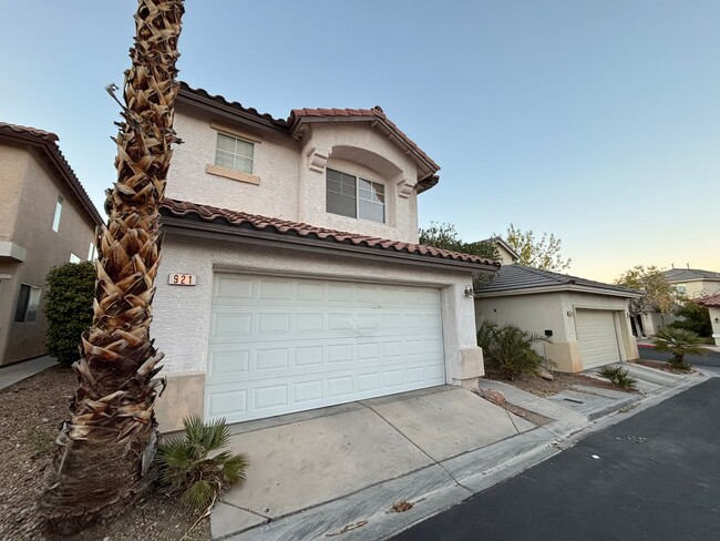 Primary Photo - Gorgeous 3 bed / 2.5 bath, 2 story home ne...