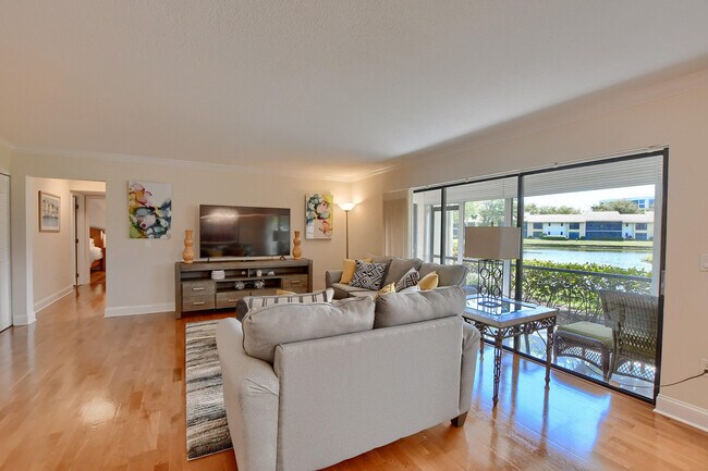 Building Photo - 6748 Willow Wood Dr