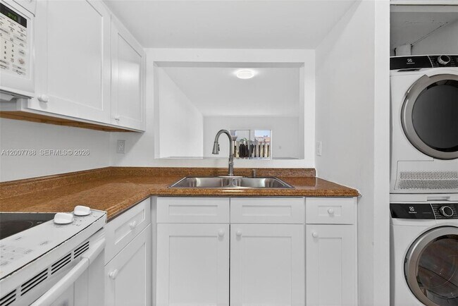 Building Photo - 240 NW 107th Ave