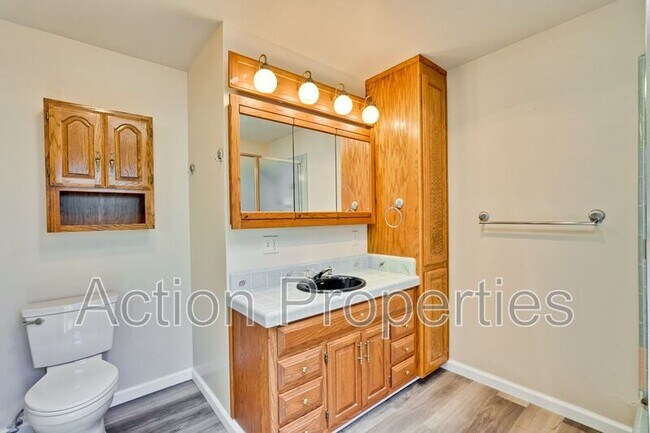 Building Photo - 67 Holbrook Ln