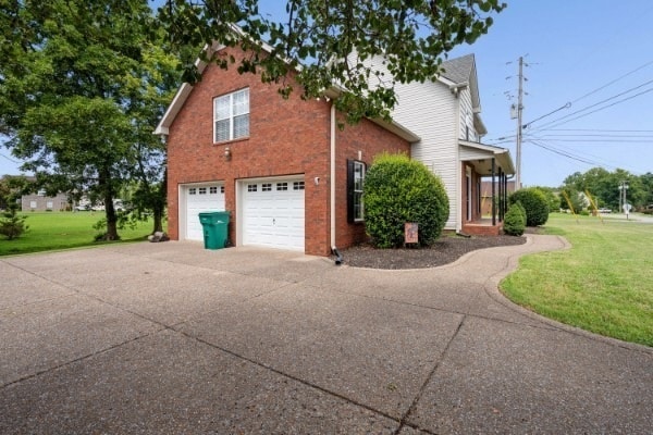 Building Photo - 302 12 Oaks Ln
