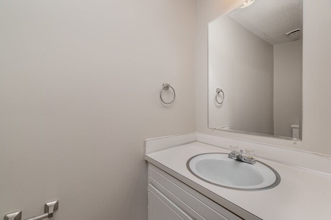 Building Photo - MOVE-IN READY!