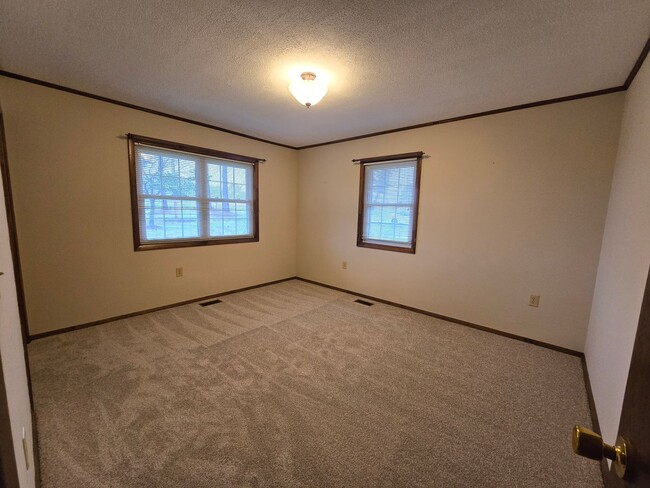 Building Photo - New Listing!!