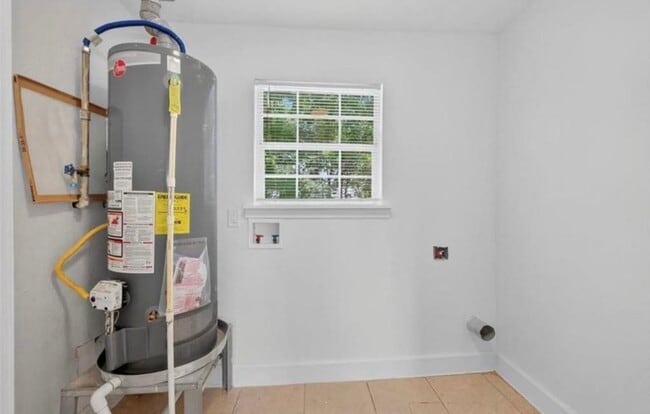 Building Photo - 7023 Crestmont St