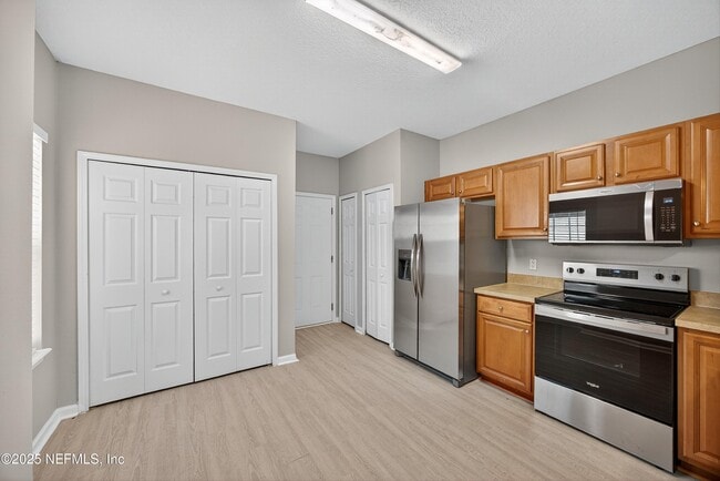 Building Photo - 655 Scrub Jay Dr