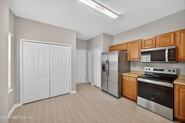 Building Photo - 655 Scrub Jay Dr