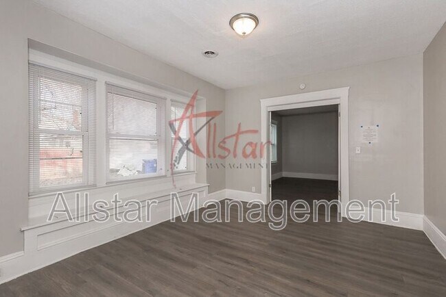 Building Photo - 3235 Erin Ave
