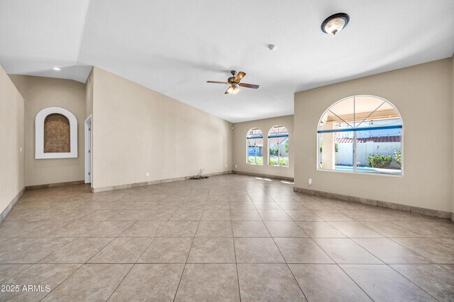 Building Photo - 5639 E Aire Libre Ave