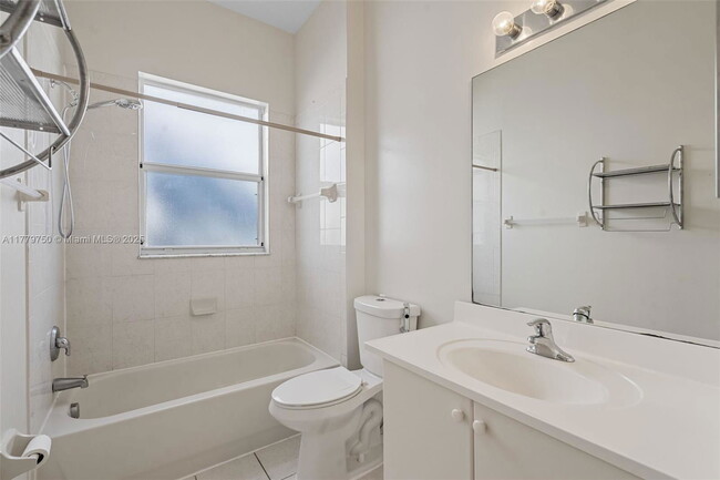Building Photo - 1270 NE 39th Ave