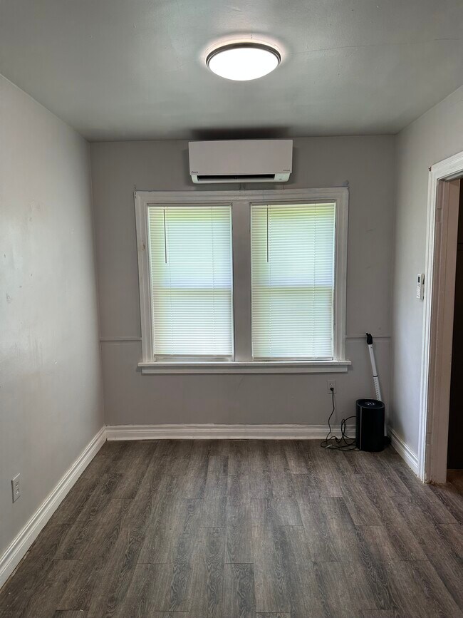 Building Photo - 308 SW 44th St