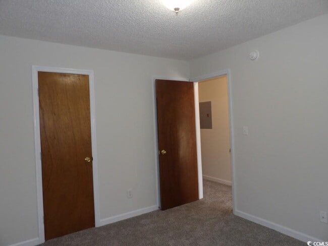 Building Photo - 1095 Plantation Dr