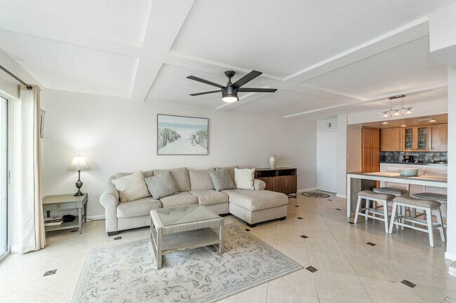Building Photo - Beautiful furnished Ocean front condo available after April 2026 to December 2026