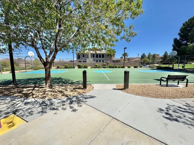 Building Photo - BEAUTIFUL 4 BEDROOM HOME IN GUARD GATED CO...