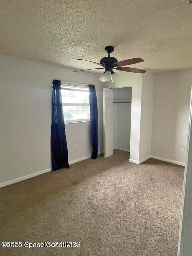 Building Photo - 1016 Martin Dr