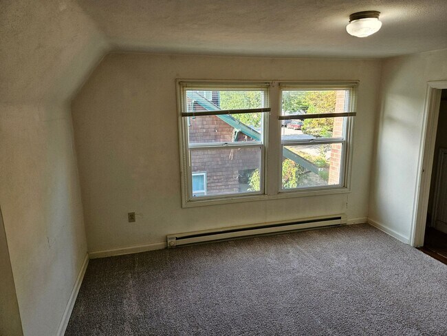 Building Photo - 1631li