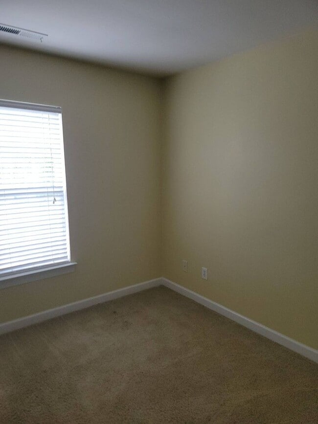 Building Photo - Nice Townhome off Providence Rd/485 South