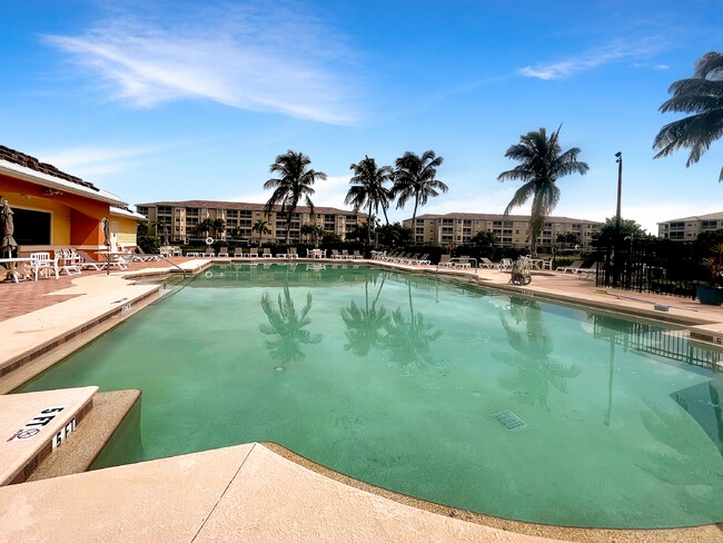 Building Photo - Take It Easy — There’s an Elevator (and $5...