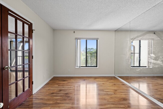 Building Photo - 2732 SW Matheson Ave