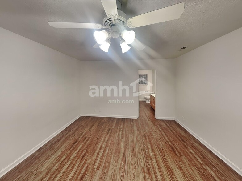 Building Photo - 7024 Legacy Dr