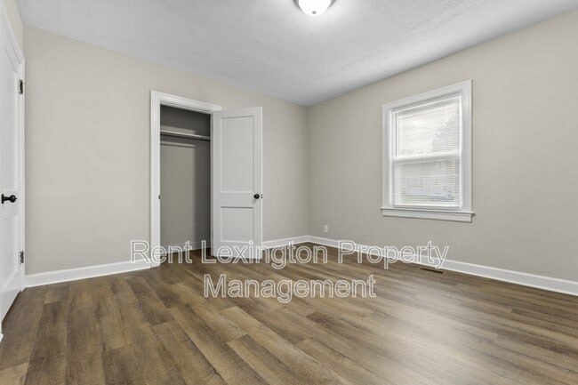 Building Photo - 864 Meadow Ln