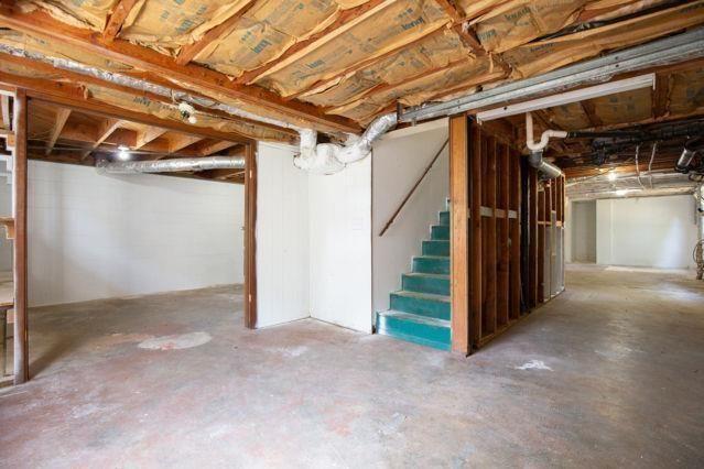 Building Photo - 8 Larose Dr SW