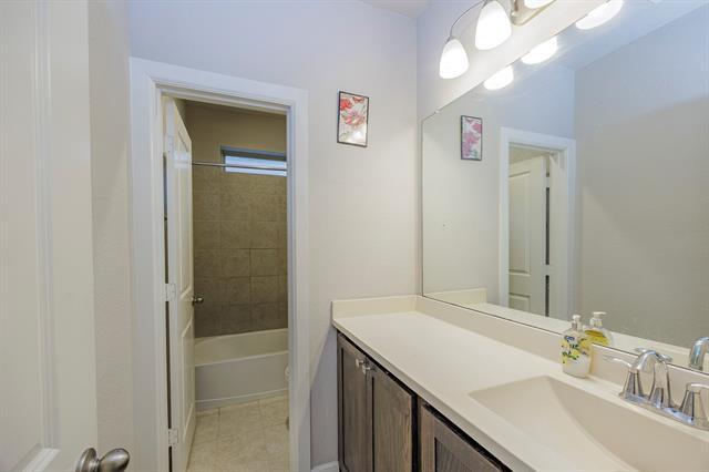 Building Photo - 3640 Carlsbad Way