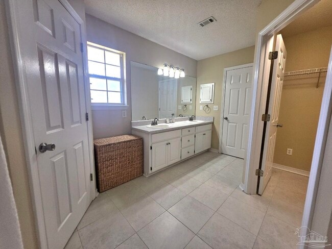 Building Photo - 5079 Cassia Dr